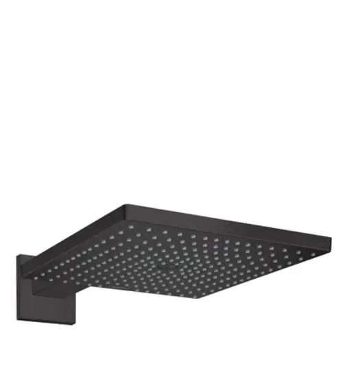 Schwarze Kopfbrause mit flacher, quadratischer Oberfläche und gleichmäßig verteilten Düsenauslässen. Anbringung an Wand mit Brausearm. Produkt von Hansgrohe.